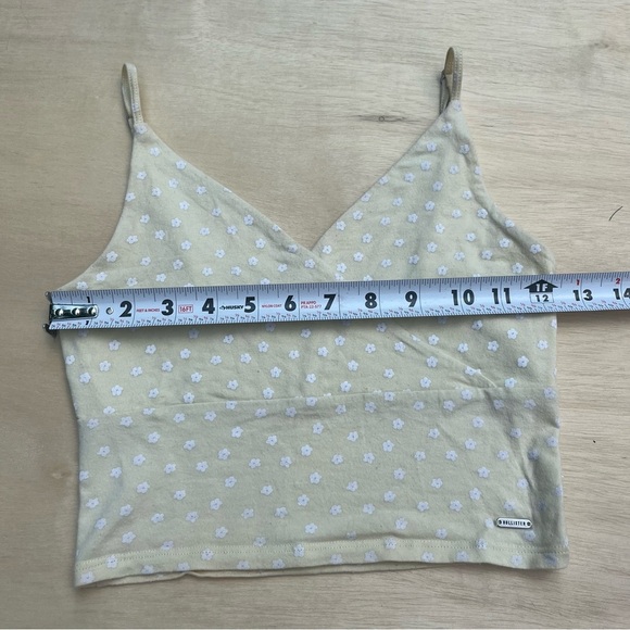 Yellow Floral Hollister XS Tank Top Cropped Fitted V Neck Summer Layer Casual - Picture 4 of 8